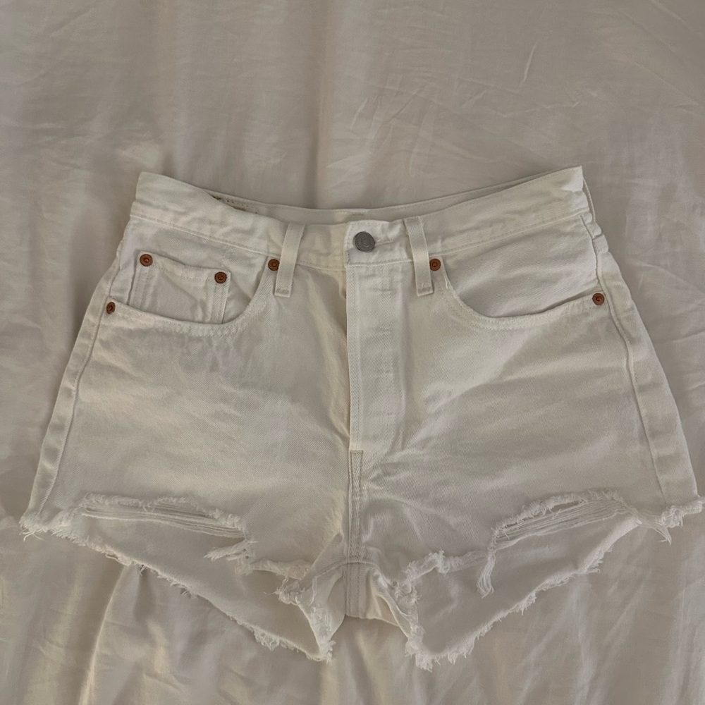 Levi’s 501 Shorts in White